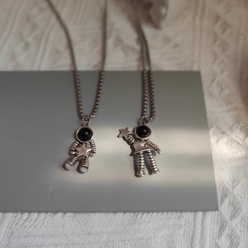 Dây Chuyền Mặt Hình Phi Hành Gia Sáng Tạo Cho Nam Nữ  Cặp Đôi