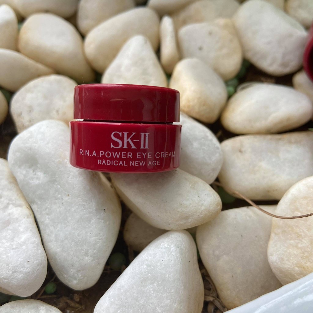 Kem dưỡng mắt SK-II R.N.A Power Eye Cream Radical New Age mini 2,5g