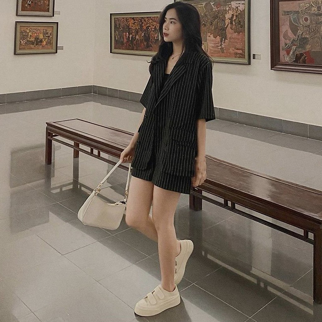 Set áo kiểu cổ ve có túi phối quần sort màu đen chất vải đứng kẻ sọc SET SORT