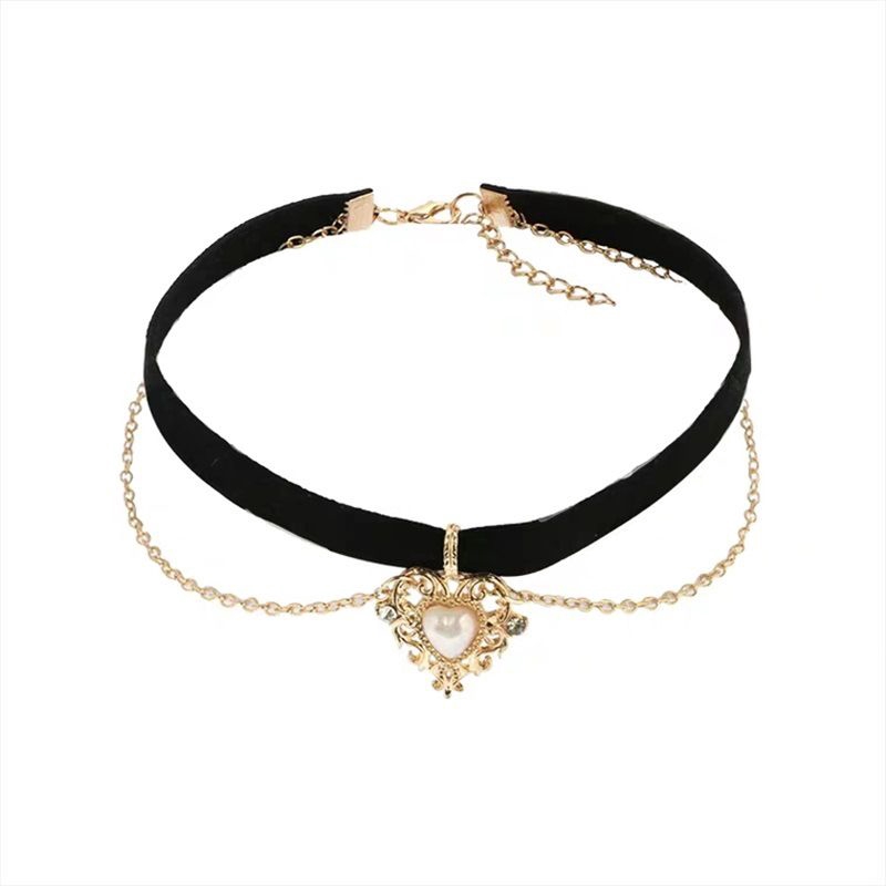 Vòng cổ choker dây nhung ngắn mặt trái tim vàng