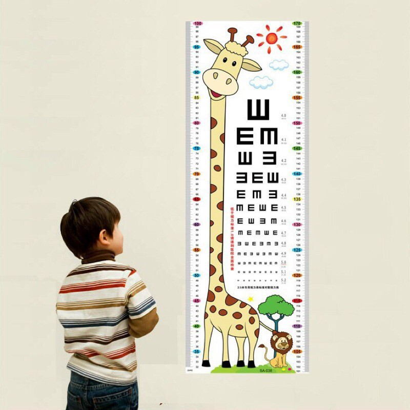 Decal dán tường có thước đo chiều cao và theo dõi thị lực cho bé.