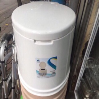 Bô nhựa vệ sinh, bệ toilet di động bằng nhựa trắng