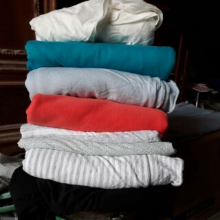 Vải cotton Thái Lan thanh lý giá rẻ bèo cho các mẹ thoải mái may cho gia đình ạ! Chất rất mát mà lại thấm hút mồ hôi ạ!!