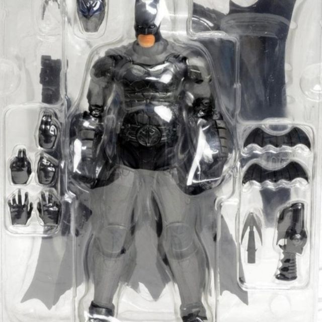 Mô hình khớp cử động Batman SHF Bandai thân cao 16cm