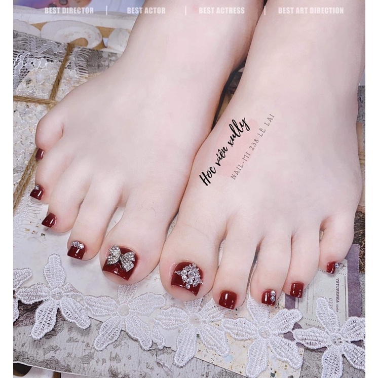 Cham gắn móng nail