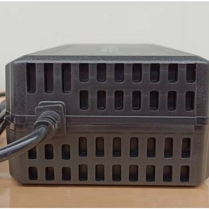 Sạc Xe Điện 60V20AH Chống Phồng Bình ,Sạc Tự Ngắt Khi Đầy Chân Vuông Đặc (Vespa, gogo, xmen, zoomer...xe 5 bình)
