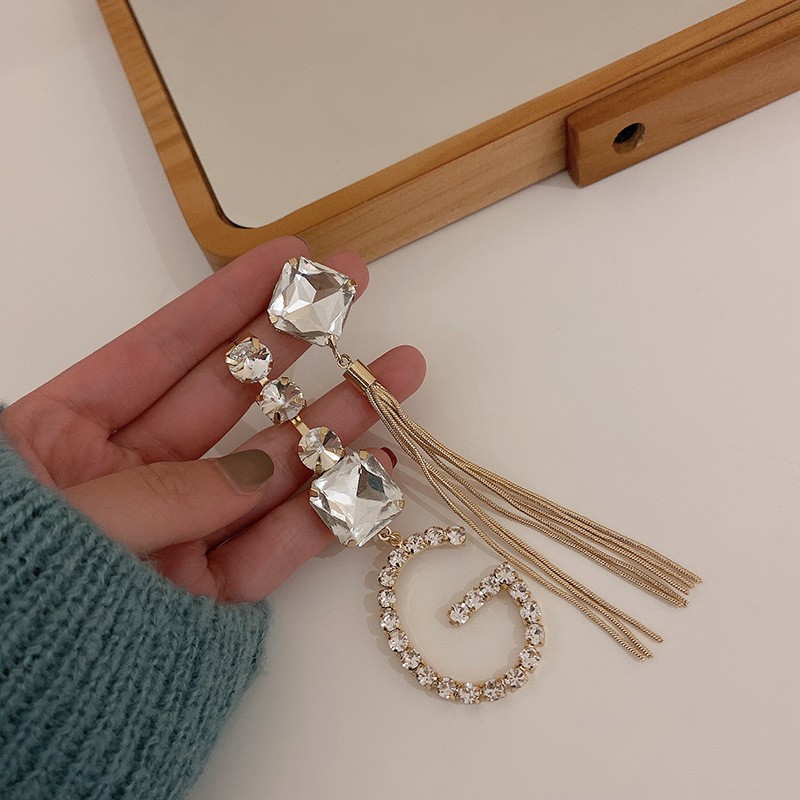 Bông tai mạ vàng thiết kế bất đối xứng đính pha lê hình chữ G_M1099