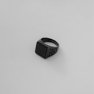 nhẫn đen mặt vuông 2 bên da rắn