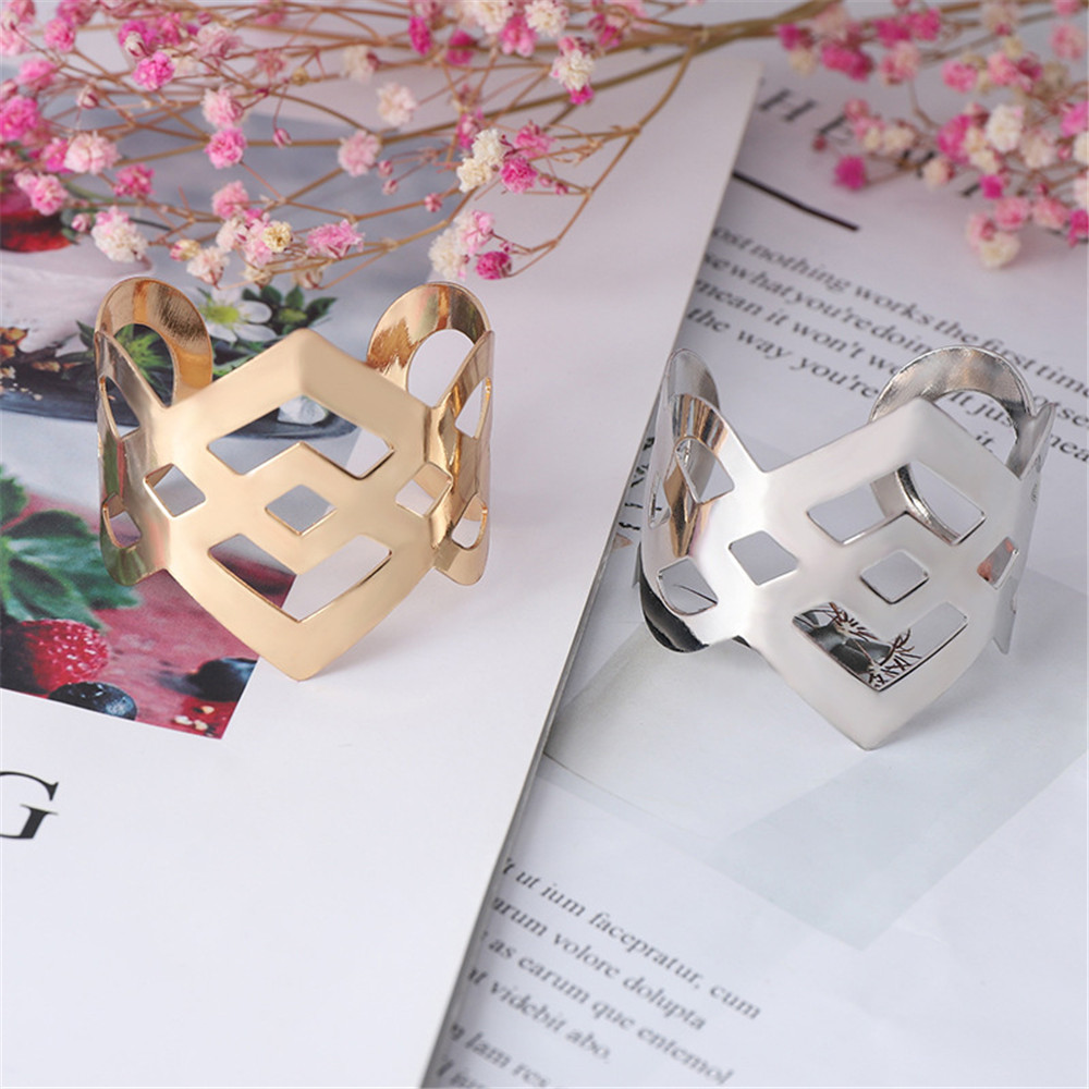 Kẹp Giữ Khăn Ăn Hình Trái Tim Trang Trí Bàn Ăn