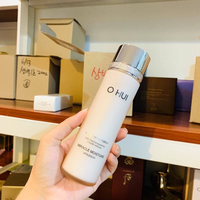 Sữa dưỡng da OHUI Miracle Moisture Emulsion