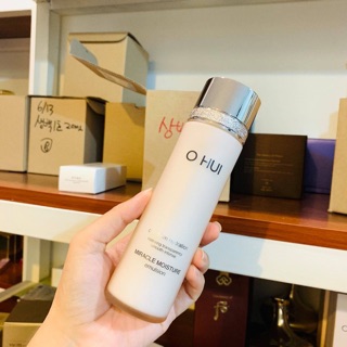 Sữa dưỡng da OHUI Miracle Moisture Emulsion