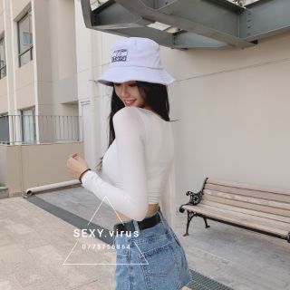 Crop tay dài cổ vuông