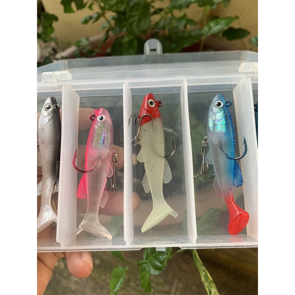 Mồi Câu Lure ( set 5 con cá mềm giả có lưỡi , có kèm hộp ) chiều dài 9cm , nặng 13gr , đa dạng màu sắc ( ĐỒ CÂU COYE )