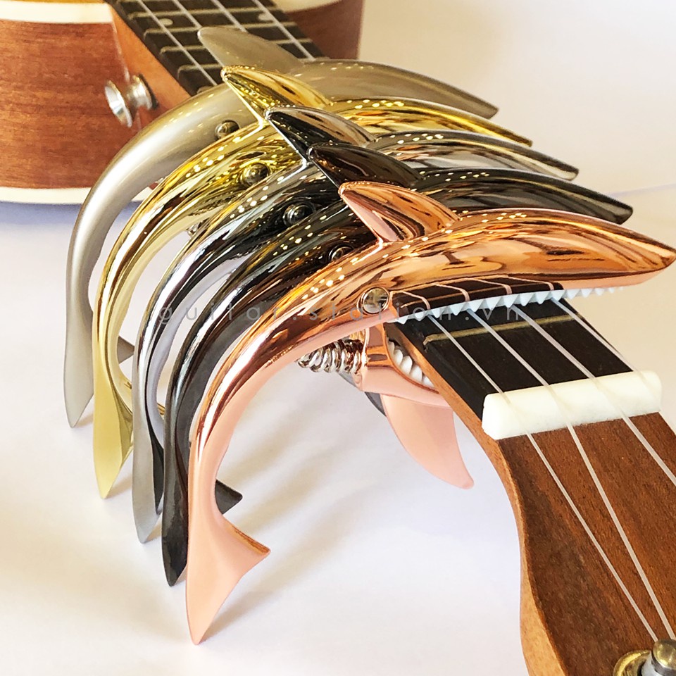 Capo Guitar Cá Mập Cho Guitar Acoustic Và Classic