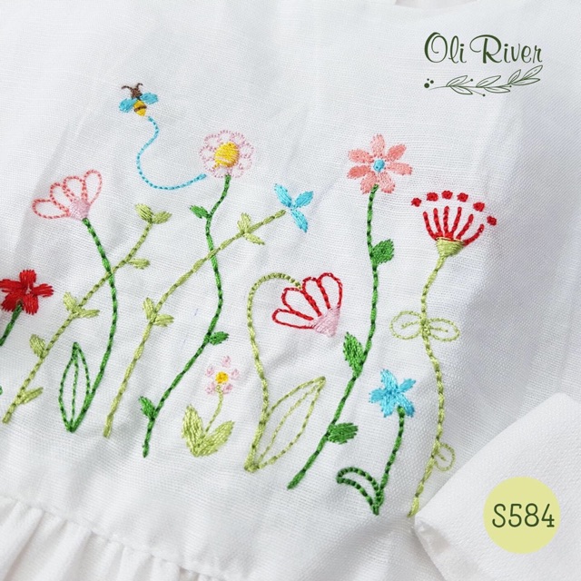 Đầm thêu hoa Oli River