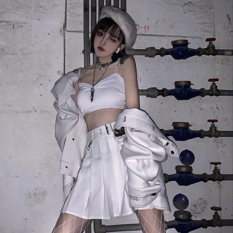 Chân váy lưng cao tôn dáng thiết kế xếp ly phối dây xích sành điệu thời trang phong cách Hồng Kông | BigBuy360 - bigbuy360.vn