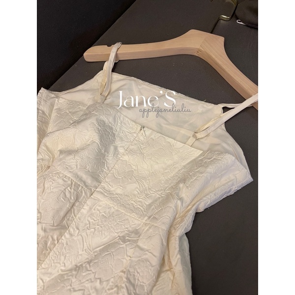 Jane Áo khoác croptop tay ngắn cúc trái tim - đầm hoa nổi hai dây Hàn Quốc ẢNH THẬT CUỐI