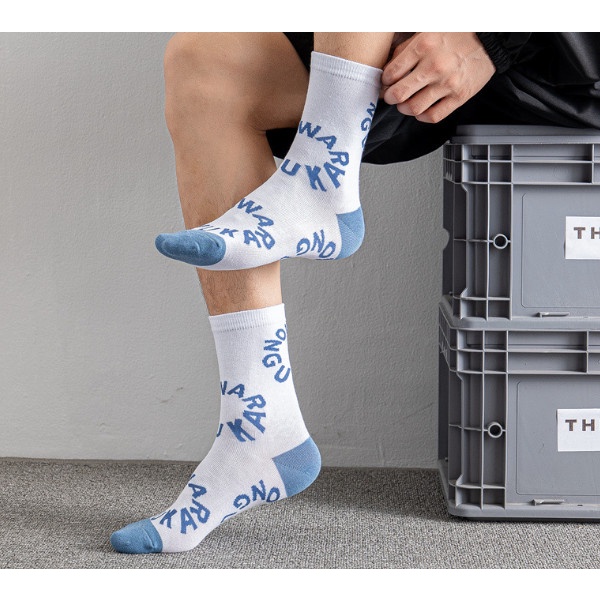 Vớ Tất họa tiết cao cổ Nam Nữ phong cách thể thao, năng động, cá tính.