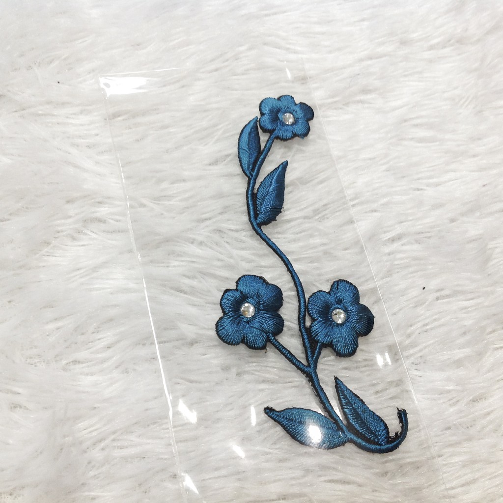 Hoa thêu cành mai đính đá chỉ lan nhiều màu kết trang phục dễ thương