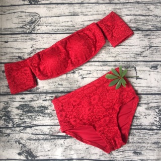 Bikini ren trễ vai