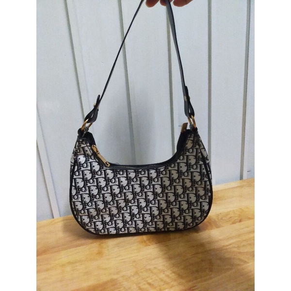 Túi xách màu trắng đen đẹp ạ😍😍😍😍😍