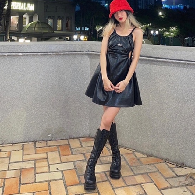 Đầm da nữ hai dây khoét eo hở lưng quyến rũ