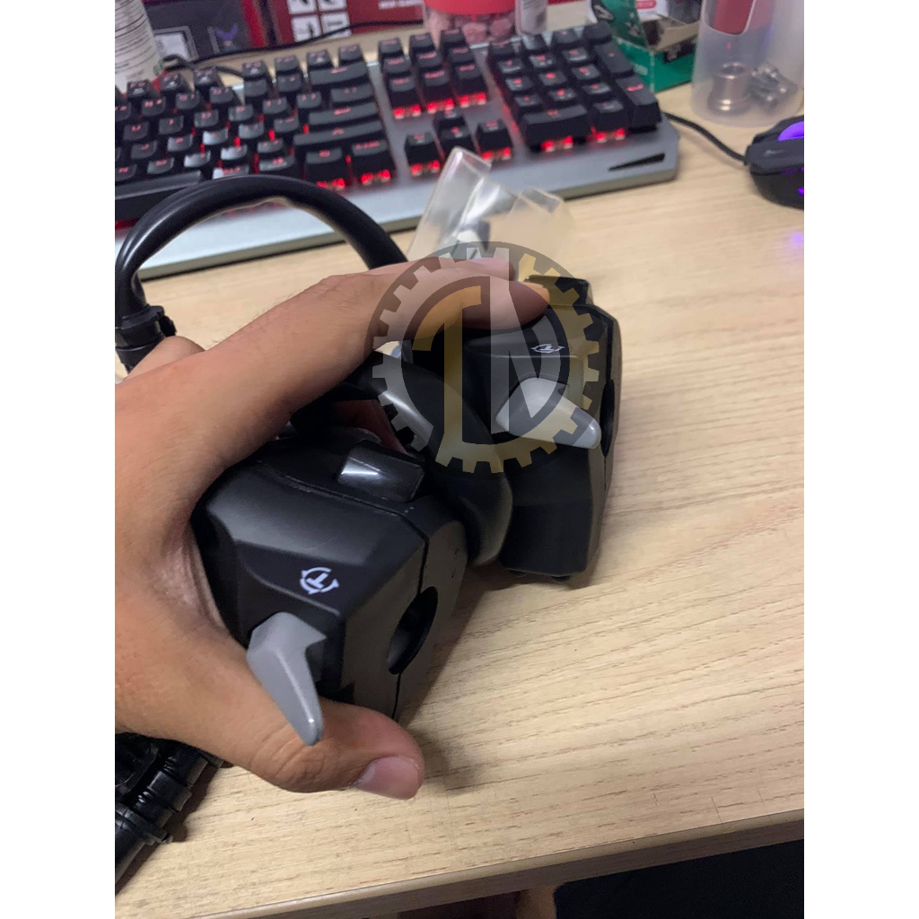 Cùm trái CB650R có hazzard và cùm phải PCX chính hãng gắn Vario, Click, Sonic, Satria, Exciter 150, Sirius