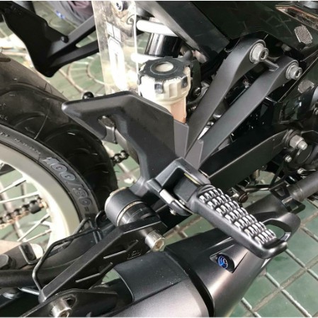 GÁC CHÂN SAU Z1000 THẦN THÁNH GẮN CHO XE EXCITER 150CC BAO CHẤT