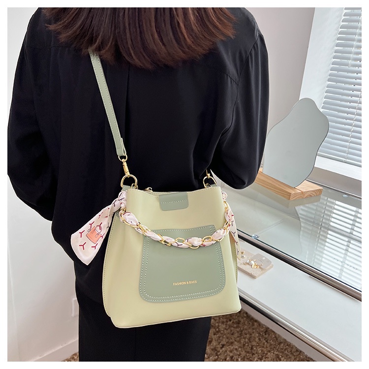 Túi Đeo Vai Dáng Xô Phối Dây Xích Thời Trang Cho Nữ