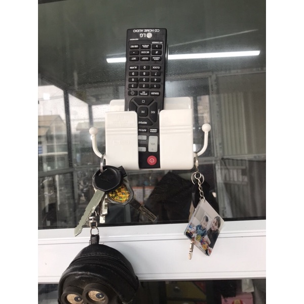 Khay để điện thoại,điều khiển remote TV, Điều hòa dán tường bàn làm việc siêu dính