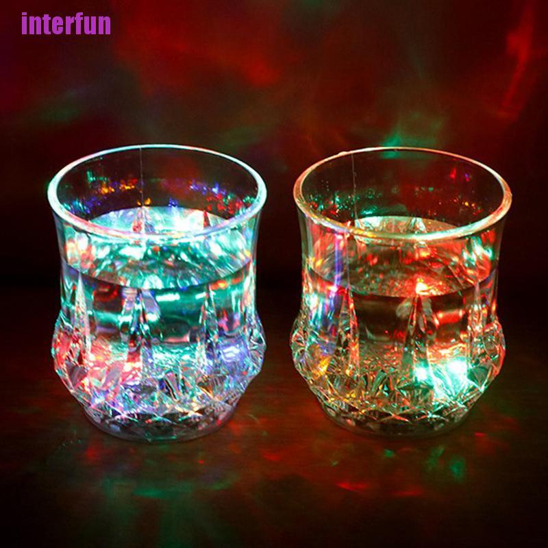 Cốc Nước Tự Động Có Đèn led Thay Đổi Màu Sắc Độc Đáo