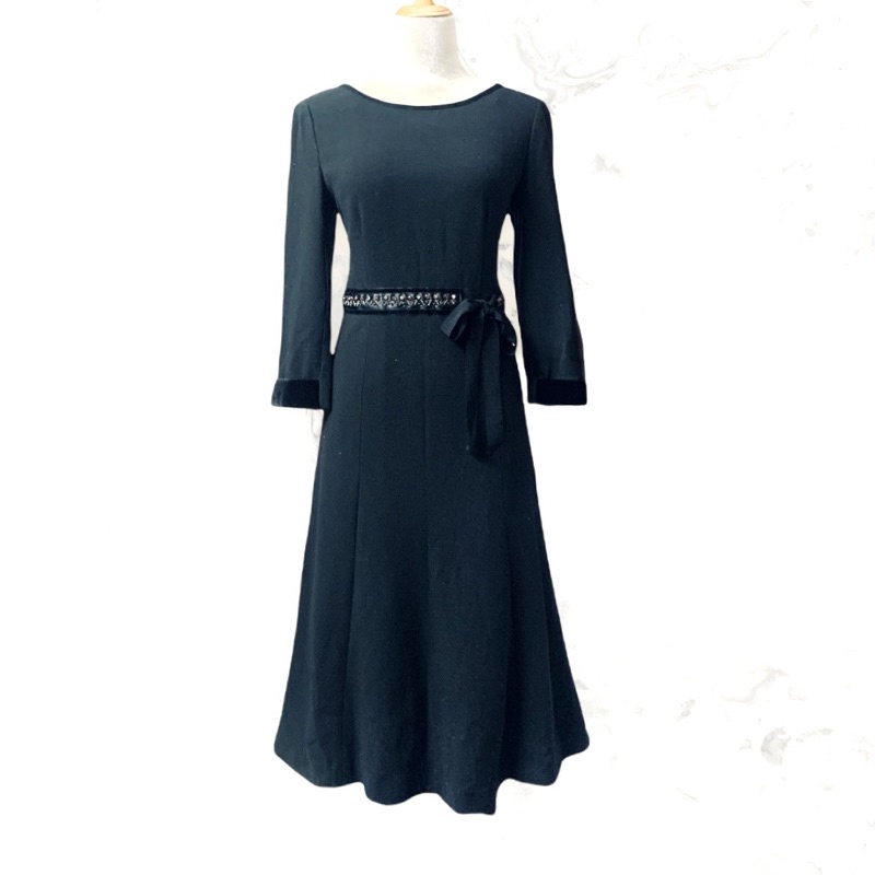 Đầm vintage đen
