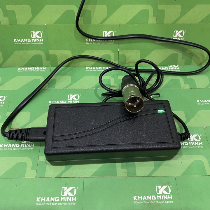 Sạc xe điện 10S 36V - 42V 2A giắc bông sen 3 chấu, có đèn báo đầy