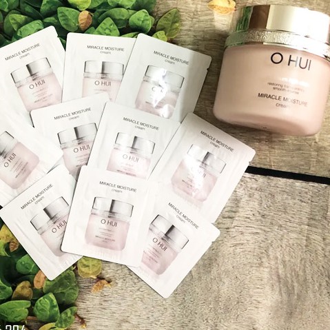 Gói kem dưỡng ẩm Ohui Miracle Moisture Cream dành cho da khô 1ml_𝐄𝐁𝐈𝐒𝐔 𝐂𝐎𝐒𝐌𝐄𝐓𝐈𝐂𝐒