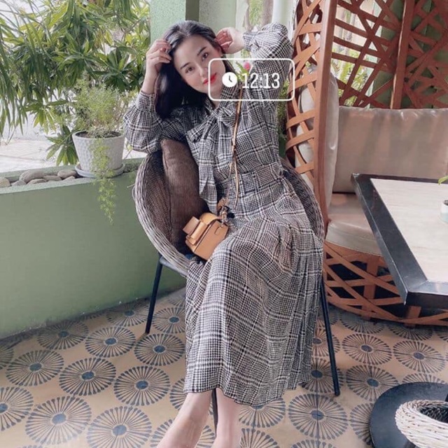 Váy kẻ ziczac