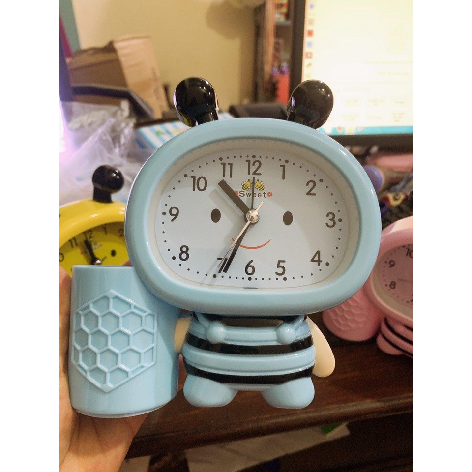 ĐỒNG HỒ BÁO THỨC, Đồng hồ để bàn hình con ong cho bé dễ thương có ống cắm bút
