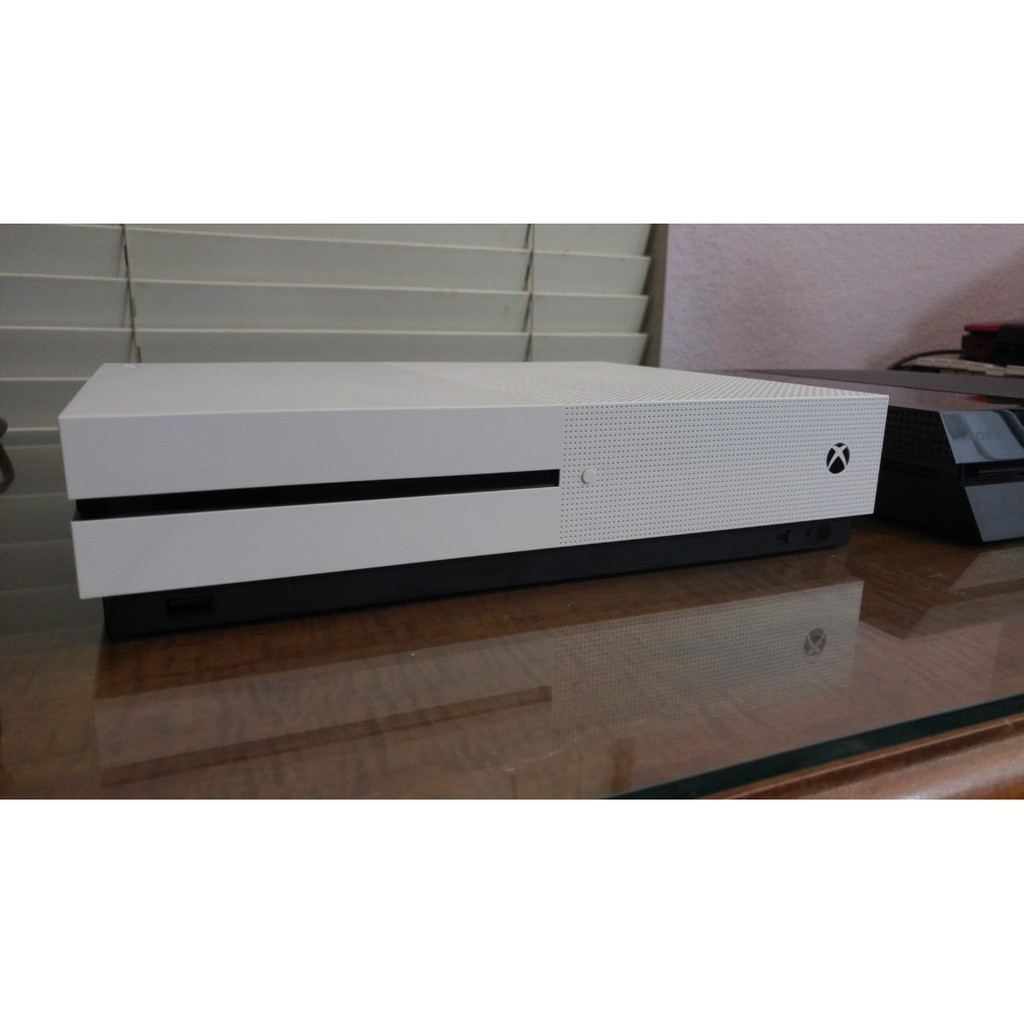 Xbox One S -1TB - USED LIKE NEW - No BOX