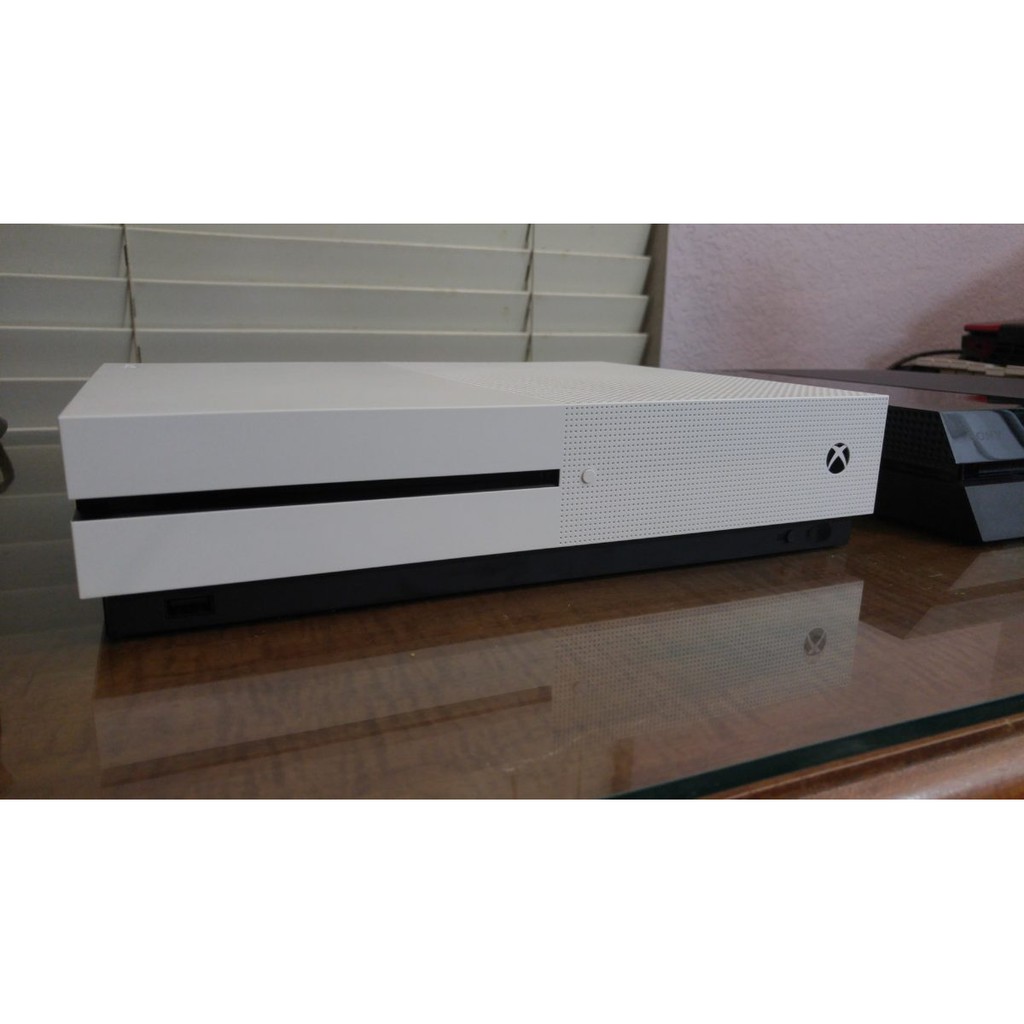 Xbox One S - 500GB - USED LIKE NEW - NO BOX