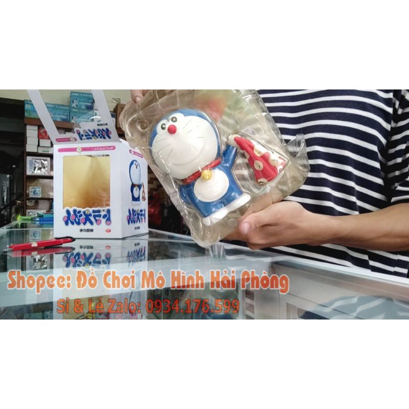 Doraemon: Mô hình Doraemon cầm khăn thần kỳ