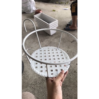 Giỏ sắt tròn treo chậu hoa ban công