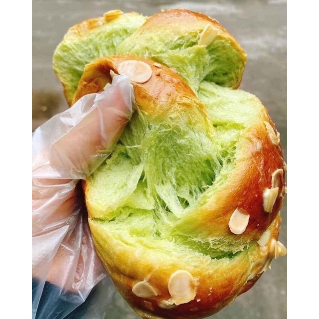 Bánh mì hoa cúc vị truyền thống và lá dứa