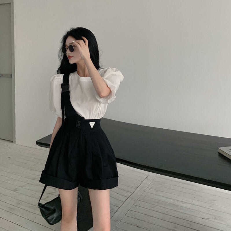 Set Áo Thun Trắng + Quần Short Lưng Cao Ống Rộng Thiết Kế Mới Thời Trang Mùa Hè Cho Nữ