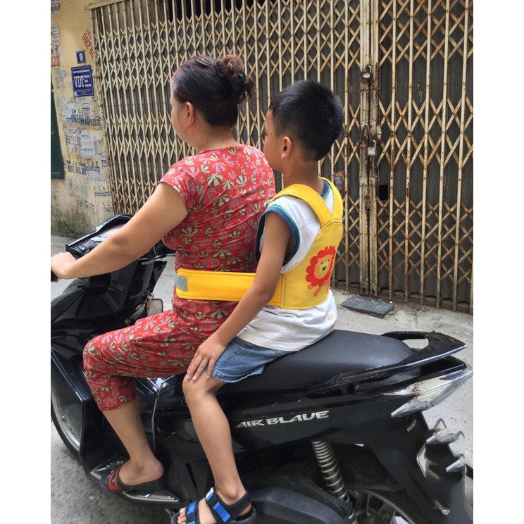 Dây đai nịt có khóa đai đeo xe máy quàng vai an toàn cho bé khi ngồi xe máy dạng balo âm ái vừa đẹp vừa tiện dụng