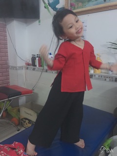 Bộ bà ba cho bé hình thật tự chụp