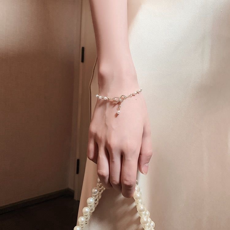 Vòng tay phối nơ thiết kế xinh xắn trẻ trung dành cho nữ