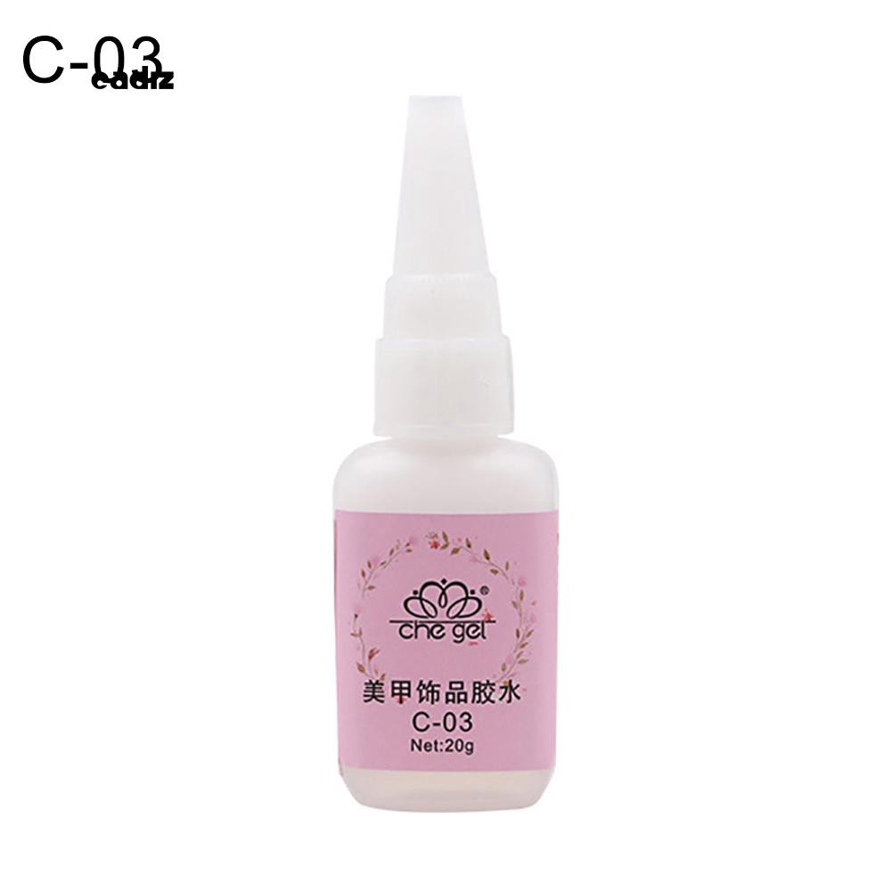 Keo dán móng giả tiện lợi