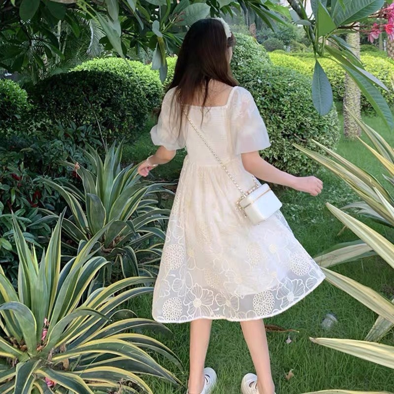 ĐẦM HOA NỔI XÔ TRẮNG CỔ VUÔNG BBD TAY BỒNG