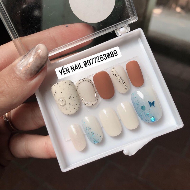 Móng giả thiết kế bướm xanh ẩn