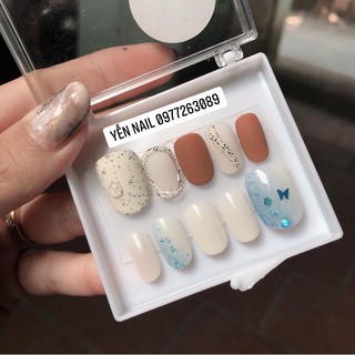Móng giả thiết kế bướm xanh ẩn
