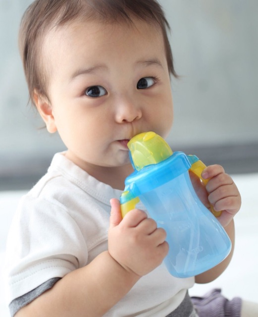 Bình nước ống hút Pigeon có tay cầm 150ml/ 330ml nội địa Nhật
